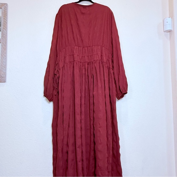 ASOS DESIGN Curve gathered waist maxi dress in seersucker in burnt rust size 22 - Picture 7 of 10